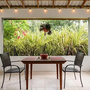 Apartment Ancella's Garden Apartment-beach-5min Drive, 1 Hr Montego Bay, 25 Mins Ocho Rios, Continental Breakfast, Runaway Bay